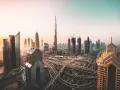 Dubaj: nowoczesne drapacze chmur, skomplikowane węzły drogowe i Burj Khalifa. Poznaj zasady, czego nie wolno, by cieszyć się tym miastem.