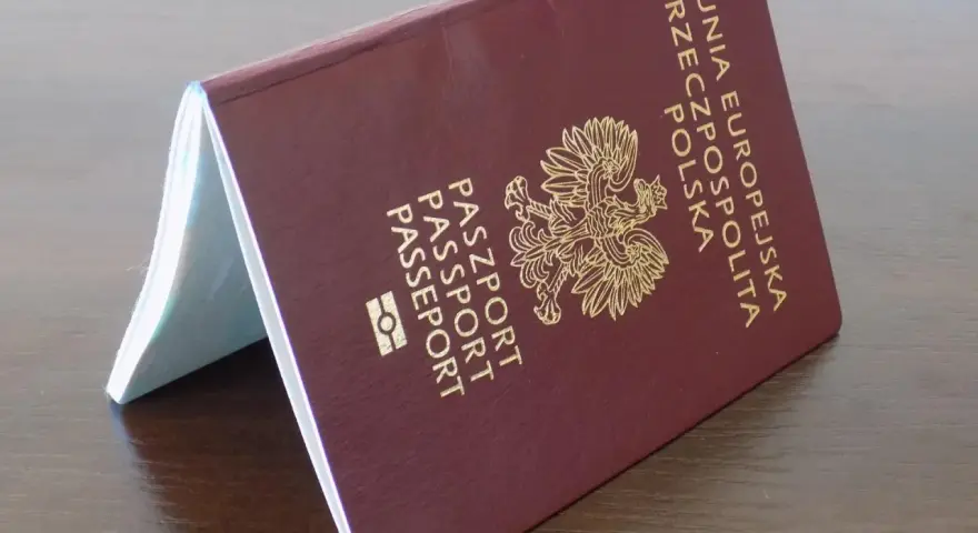 Polski paszport, gotowy do odbioru w biurze paszportowym w Katowicach.