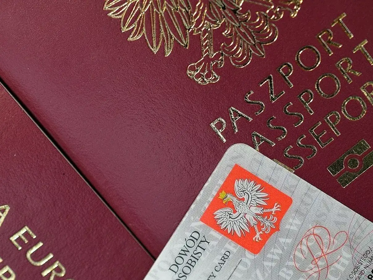 Polski paszport i dowód osobisty. Planujesz podróż do Portugalii? Sprawdź, czy do Portugalii trzeba paszport, czy wystarczy dowód.